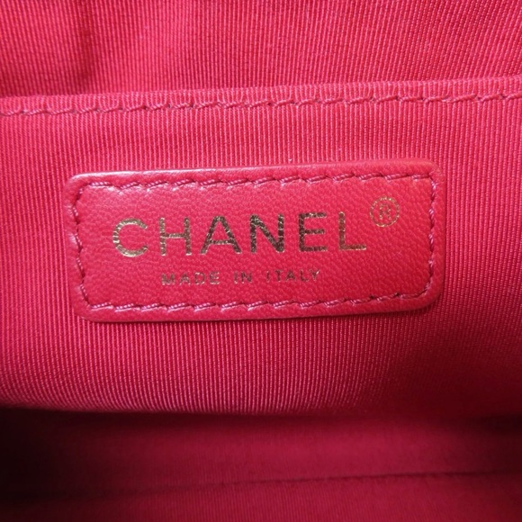 U already know I come with the best red Chanel charmer it’s so dope🌈🌈 - Picture 4 of 11